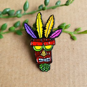 Crash Bandicoot Aku pin badge