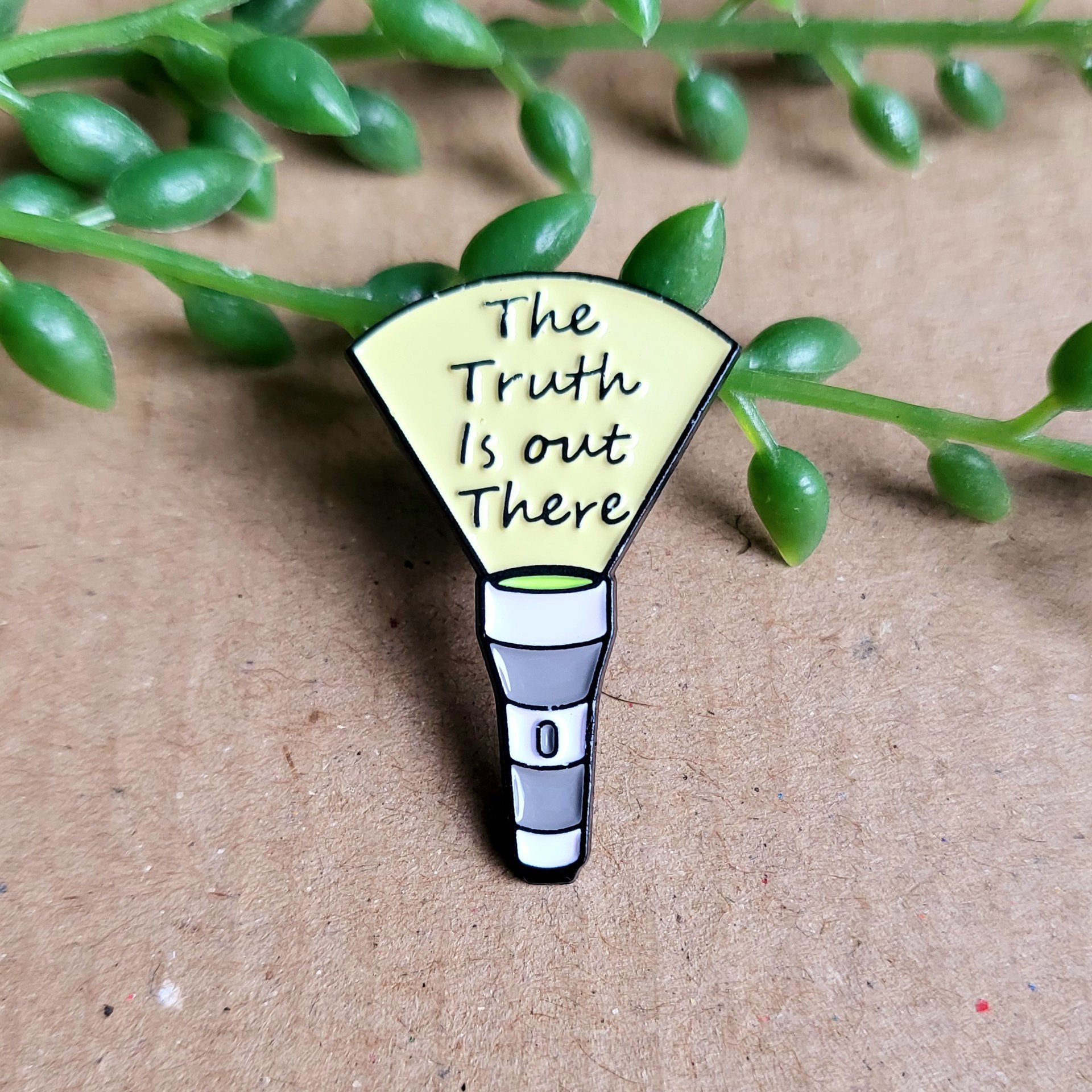 X Files The Truth is out there Enamel Pin badge
