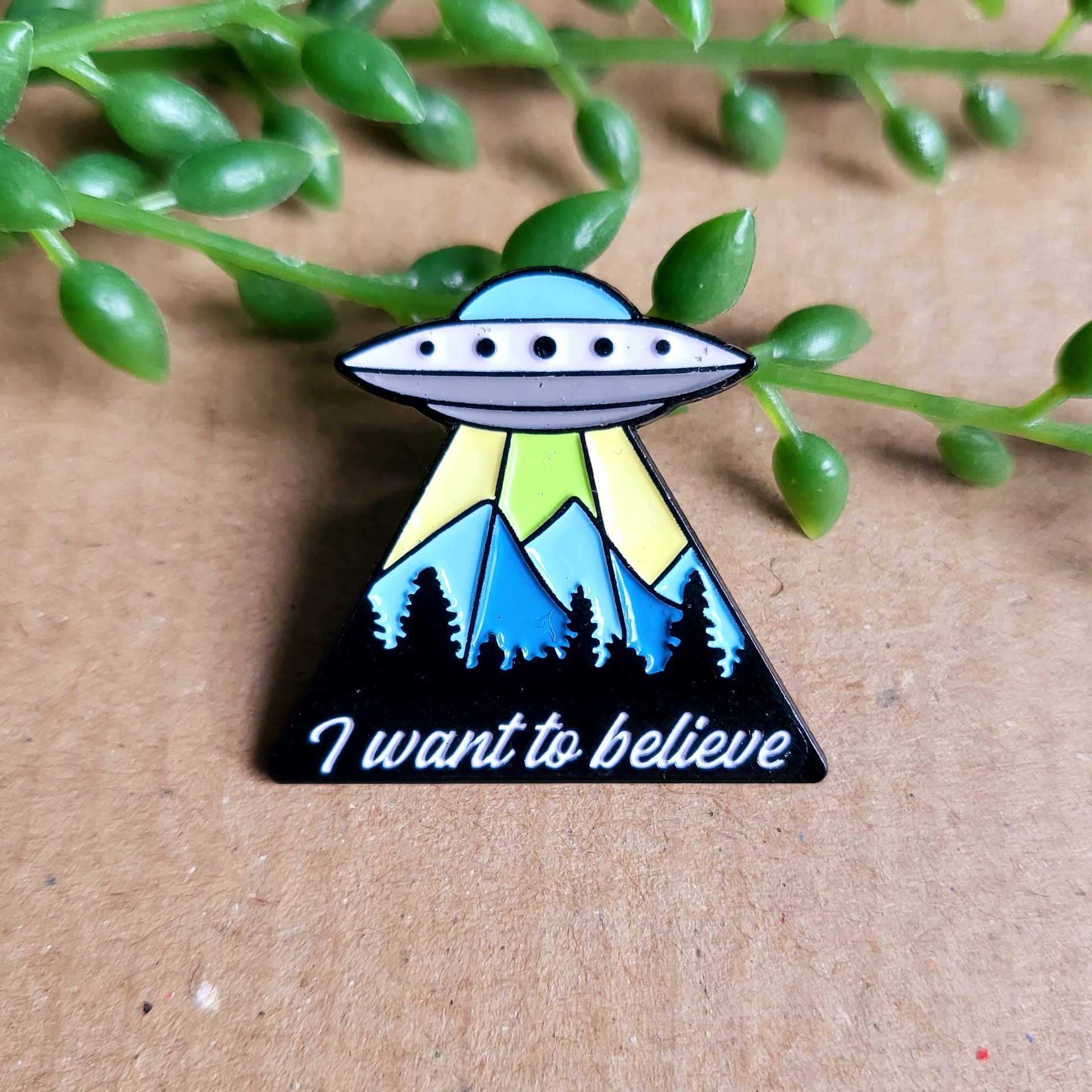 X Files I want to believe Enamel Pin badge
