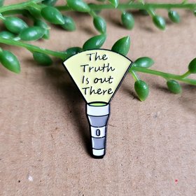 X Files The Truth is out there Enamel Pin badge