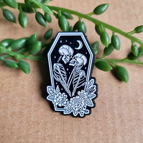 Valentines Skeleton Lovers enamel pin badge