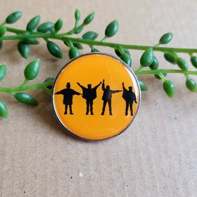 The Beatles HELP Pin badge