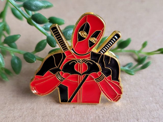 Heart Deadpool enamel pin badge